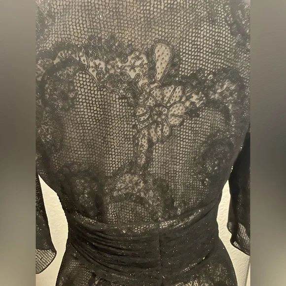 Black velvet with gold underlay Maggy London cocktail dress - Picture 5 of 5